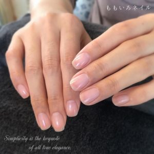 ナチュラルにケアされた指先